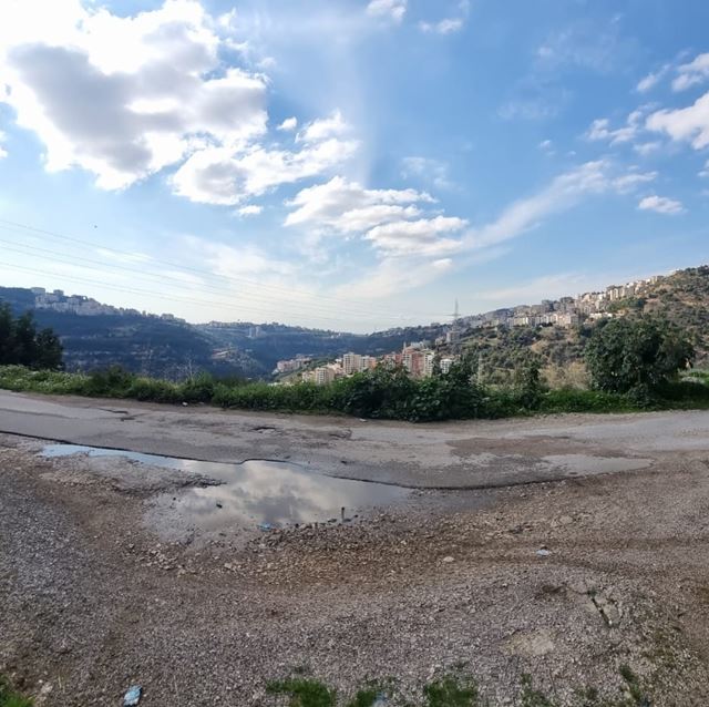 أرض بإطلالة على الجبل للبيع في مونتيفردي، المتن