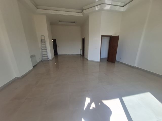 Apartment with a mountain view for sale in Bet Mery, Metn - photo 3