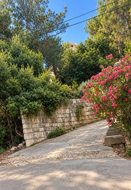 Land with a mountain view for sale in Broumana, Metn - photo 2