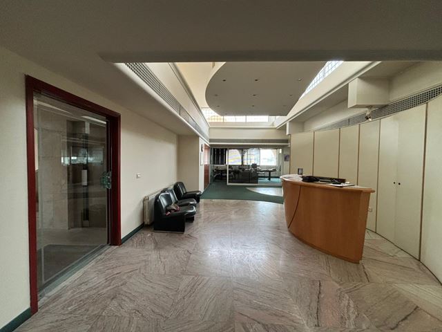Sea-view office for rent in Jounieh, Keserwan - photo 2