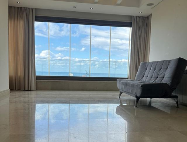Sea-view apartment for rent in Manara, Beirut