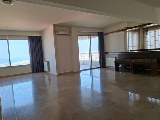 Sea-view apartment for sale in Aoukar, Metn