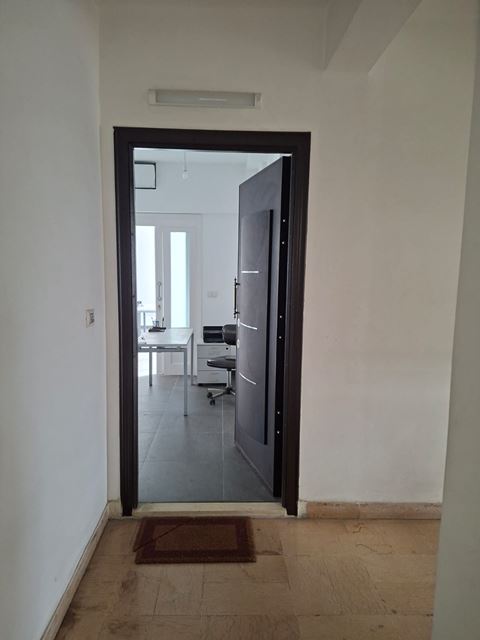 Office for rent in Hamra, Beirut - photo 2