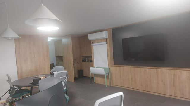 Store for rent in Ain el remaneh, Baabda