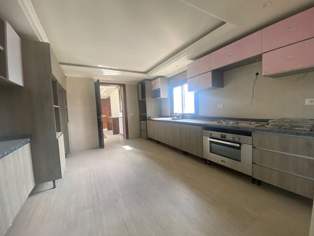 Apartment with a terrace for sale in Syoufi, Beirut - photo 2