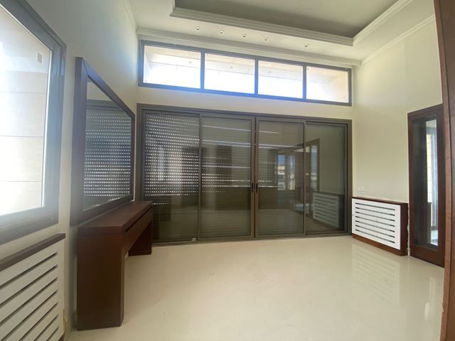 Apartment with a terrace for sale in Syoufi, Beirut - photo 3