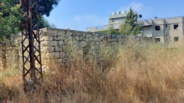 أرض بإطلالة على الجبل للبيع في بريج، جبيل