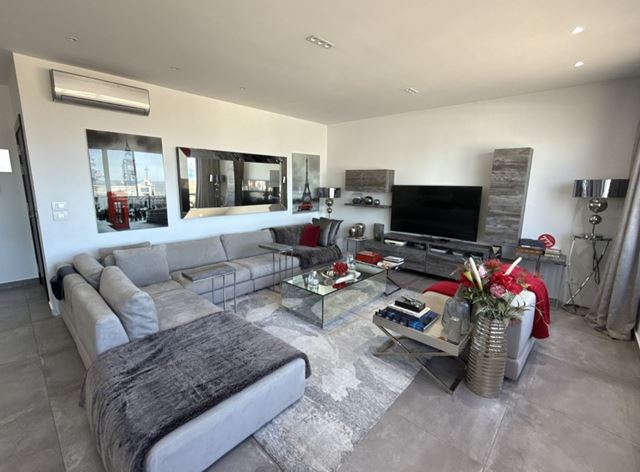 Sea-view apartment for sale in Mar mikhael, Beirut - photo 2
