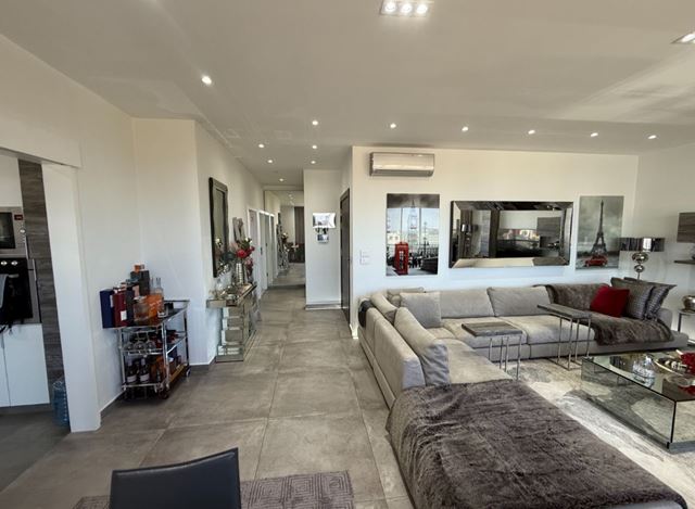 Sea-view apartment for sale in Mar mikhael, Beirut - photo 3