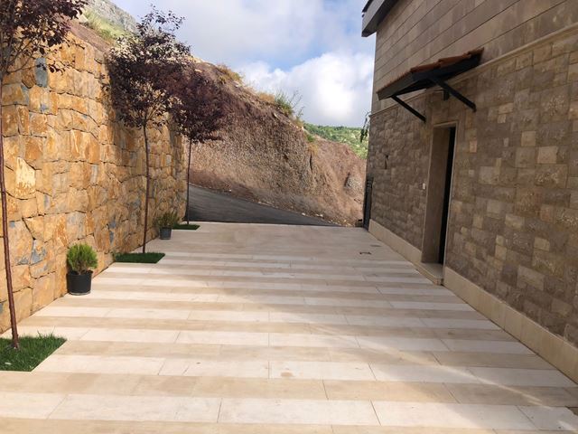 Sea-view villa for sale in Hrajel, Keserwan - photo 2