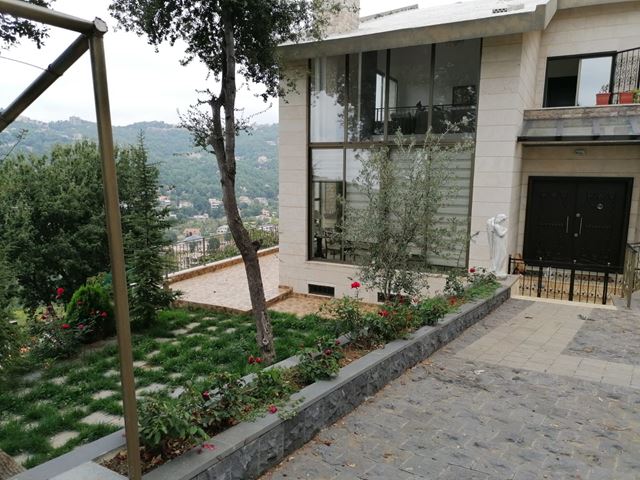 Sea-view villa for sale in Keserwan