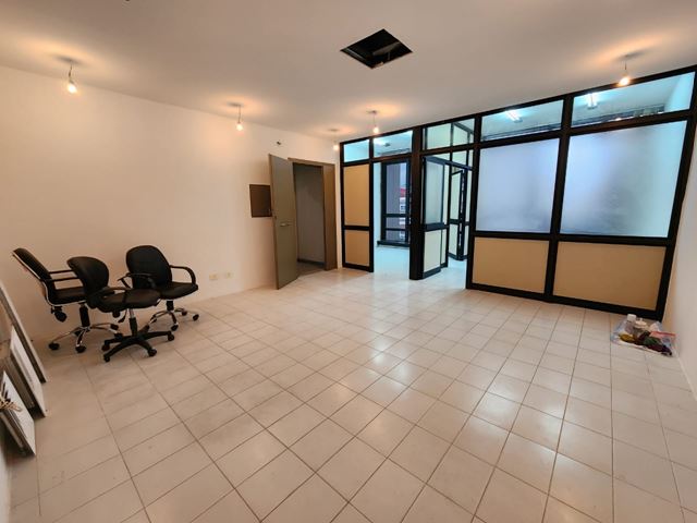 Office for rent in Jounieh, Keserwan - photo 2