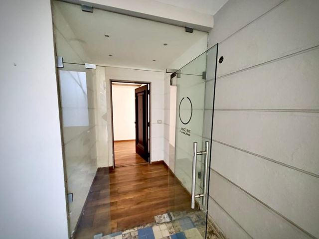 Office for sale in Clemenceau, Beirut - photo 3