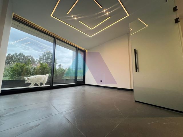 Office with a pool for rent in Achrafieh, Beirut - photo 2