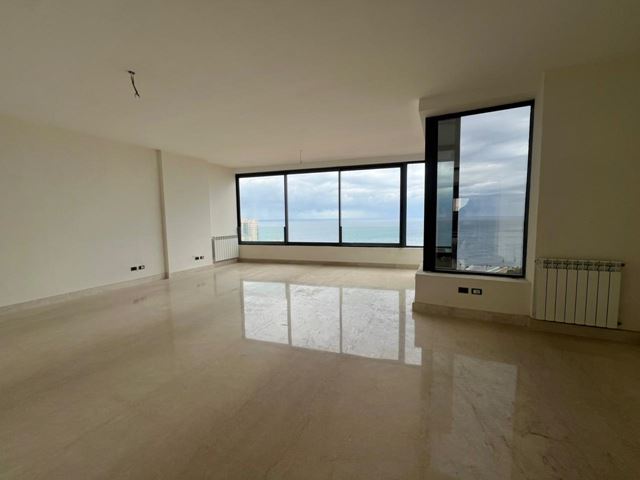 Sea-view apartment for rent in Hamra, Beirut - photo 2