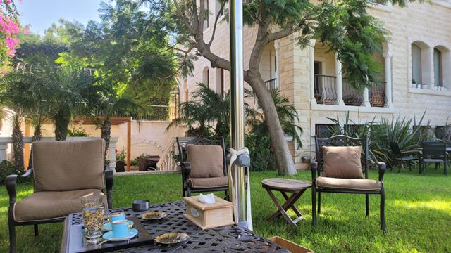 Sea-view villa for sale in Mechref, Chouf - photo 2