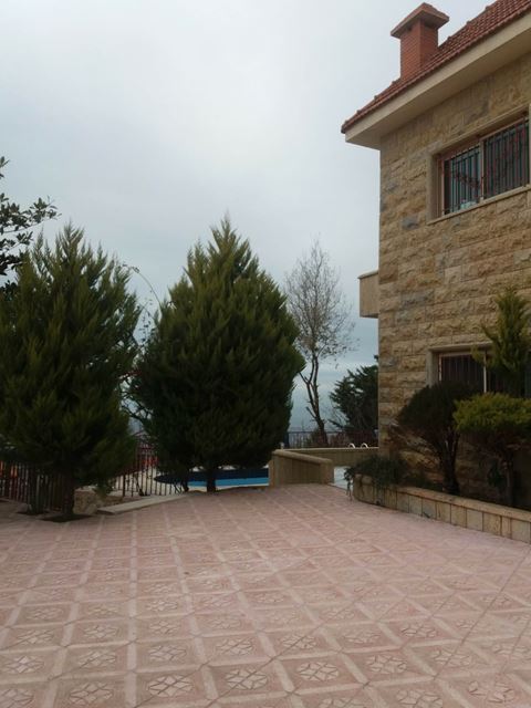House with a terrace for sale in Aley