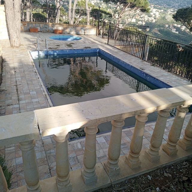 Villa with a pool for sale in Hamana, Baabda