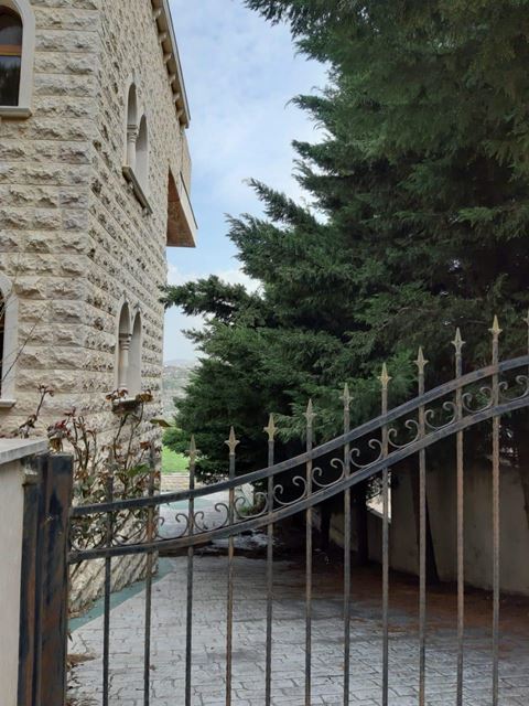 Villa with a terrace for sale in Aley
