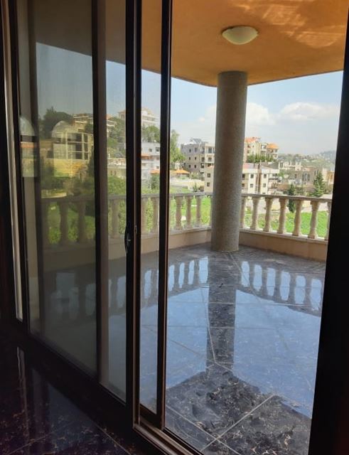 Villa with a terrace for sale in Aley - photo 3