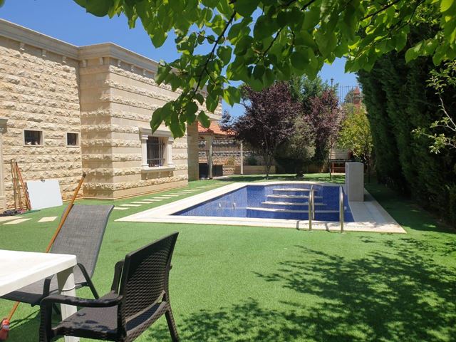 Villa with a pool for sale in Aley