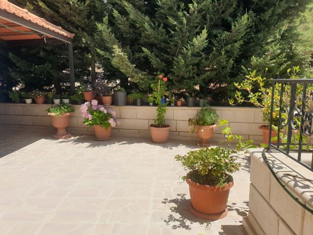 Villa with a terrace for rent in Aabediyeh, Aley - photo 2
