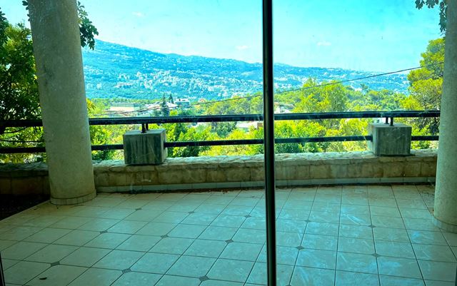 Villa with a pool for sale in Yarzeh, Baabda - photo 2
