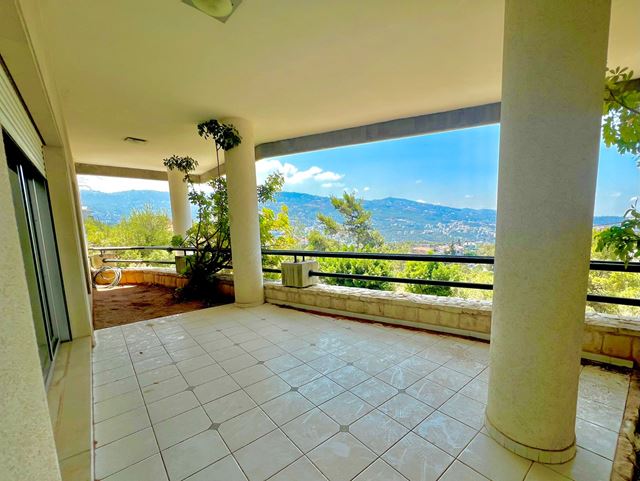 Villa with a pool for sale in Yarzeh, Baabda