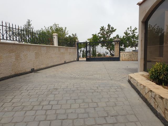 Villa with a terrace for sale in Aabediyeh, Aley