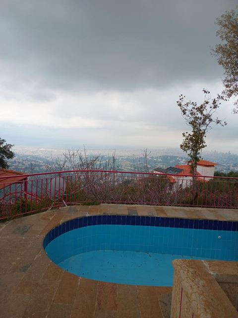 Villa with a pool for rent in Aley