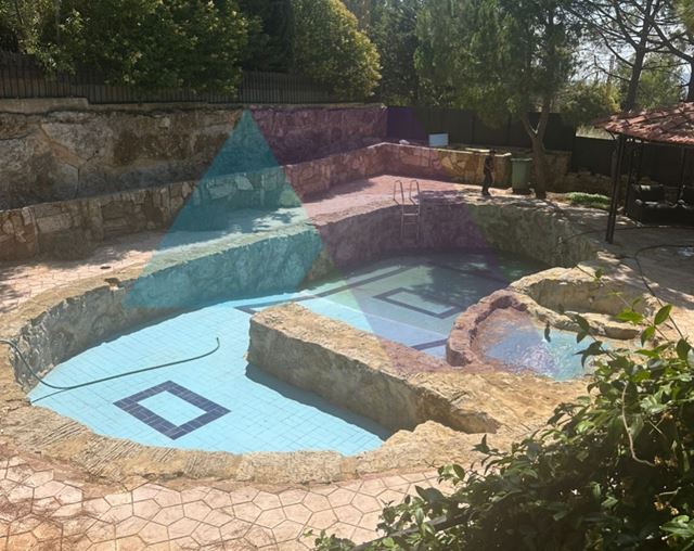 Villa with a pool for sale in Bhamdoun, Aley