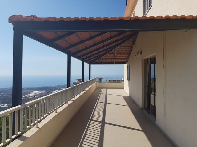 Apartment with a terrace for rent in Jbeil