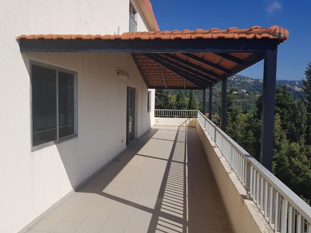 Apartment with a terrace for sale in Jbeil - photo 2
