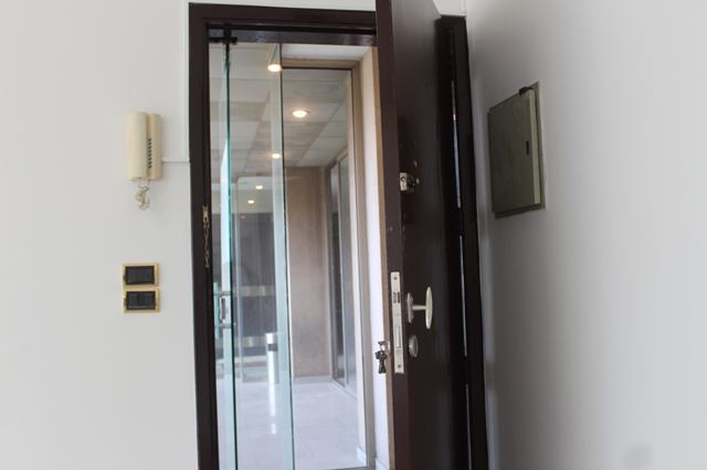 Office for sale in Adlieh, Beirut - photo 2