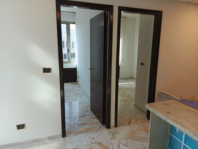 Office for sale in Adlieh, Beirut - photo 3