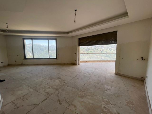 Apartment with a pool for sale in Bet Mery, Metn - photo 2