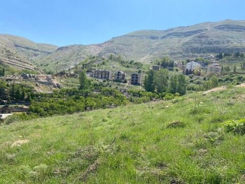 Land with a mountain view for sale in Kfarzebian, Keserwan - photo 2