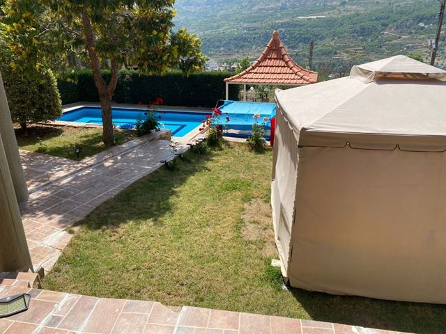 Villa with a pool for sale in Hrajel, Keserwan
