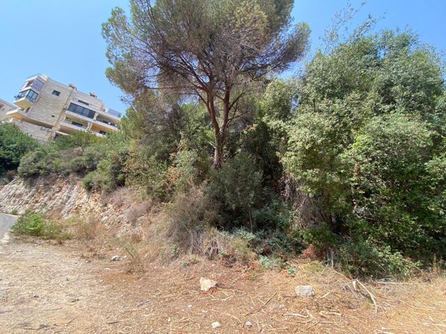 أرض بإطلالة على الجبل للبيع في جعيتا، كسروان