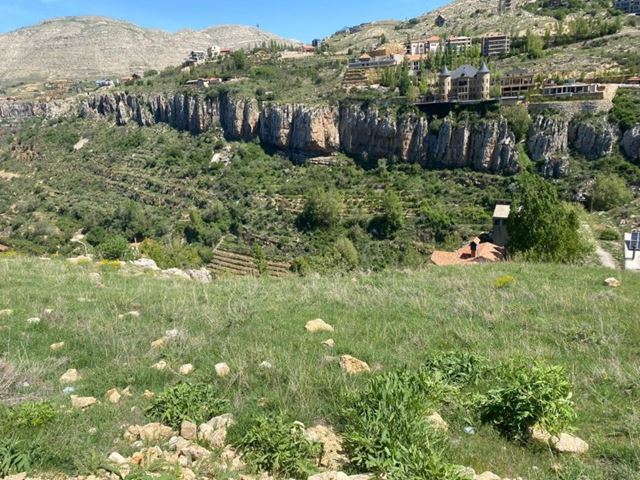 أرض بإطلالة على الجبل للبيع في كفرذبيان، كسروان - صورة 2