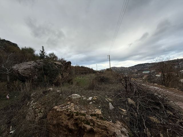 Land with a mountain view for sale in Kfarzebian, Keserwan - photo 2