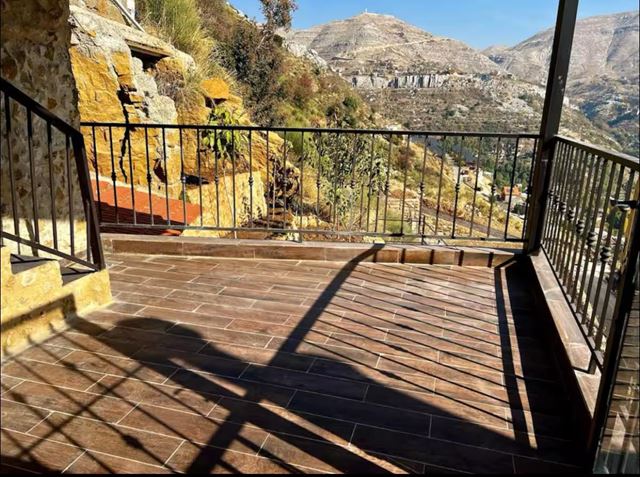 Apartment with a terrace for sale in Faraya, Keserwan - photo 2
