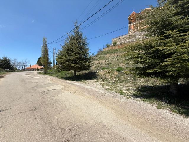 Land with a mountain view for sale in Faytroun, Keserwan - photo 2