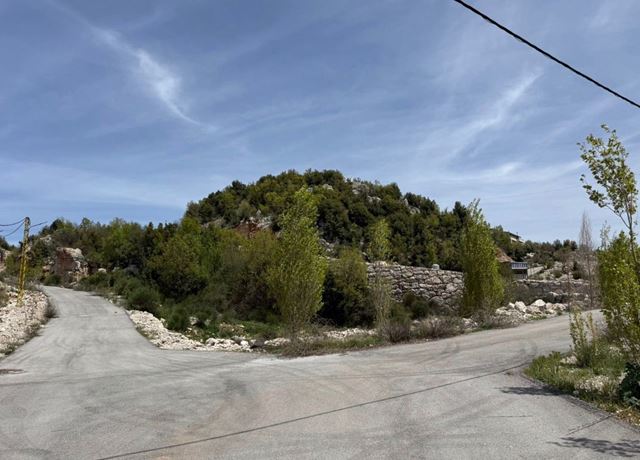 Land with a mountain view for sale in Faytroun, Keserwan - photo 2