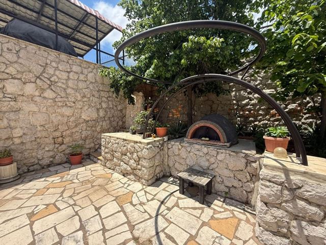 Villa with a terrace for sale in Ajaltoun, Keserwan - photo 3