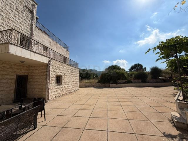 Villa with a pool for sale in Mayrouba, Keserwan - photo 2