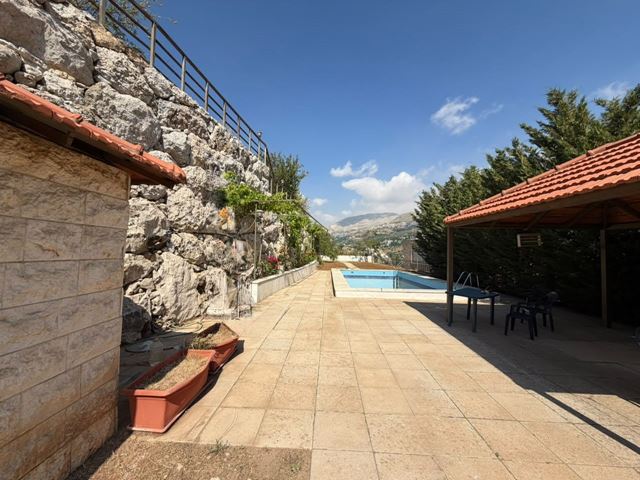 Villa with a pool for sale in Mayrouba, Keserwan