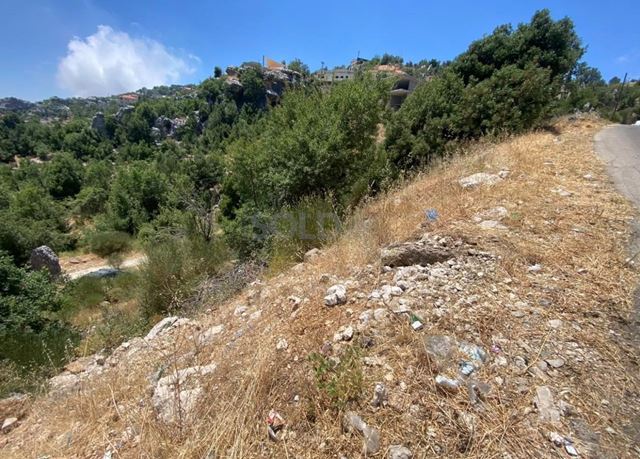 أرض بإطلالة على الجبل للبيع في بقعاتة عشقوت، كسروان - صورة 2