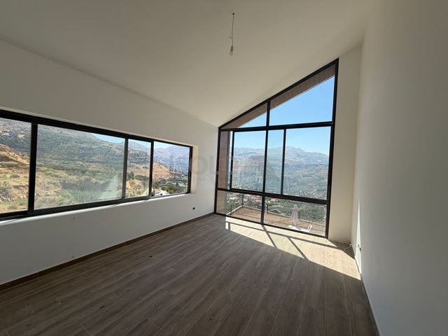 Chalet with a mountain view for sale in Faraya, Keserwan - photo 2