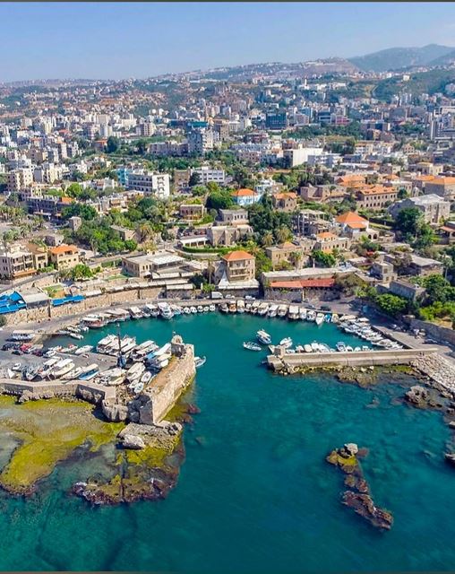 Sea-view store for rent in Jbeil